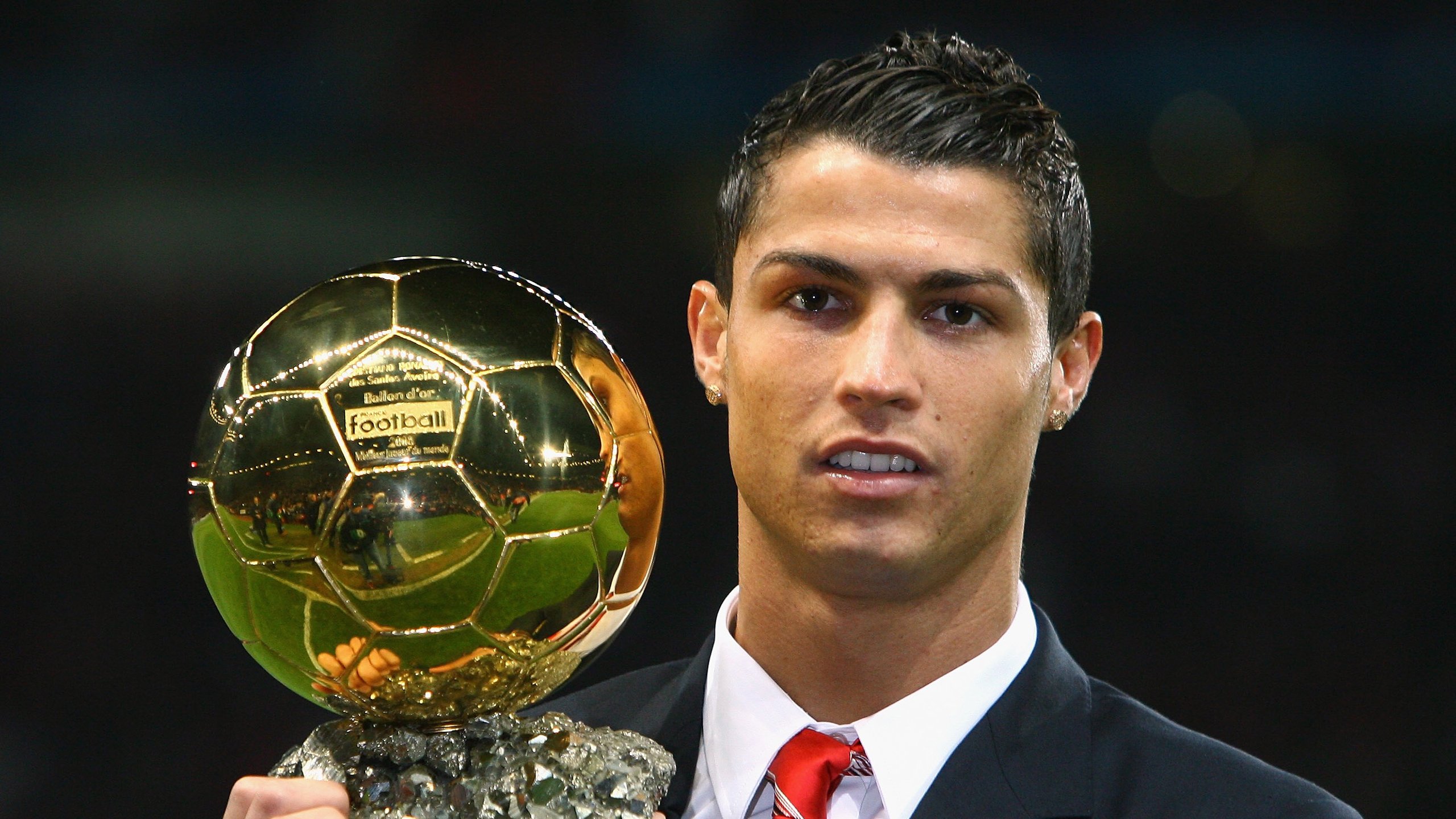 辛纳赛点兑现,山东泰山淘汰切尔西晋级四强,主帅激动落泪